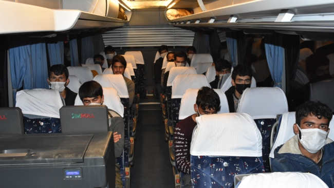 Otobüste 25 kaçak göçmen yakalandı